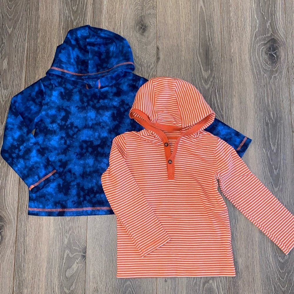 Bundle of 2 pullover hoodies